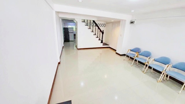 ให้เช่าทาวน์เฮ้าส์ 2 ชั้น 18ตรว.ม.ธุรกิจบัณฑิตกม.บอตย์ 3 งมาร์เช่ 1.5 กม.130ตรม.เดอะมอลล์ งามวงศ์วาน 1.5 กม.