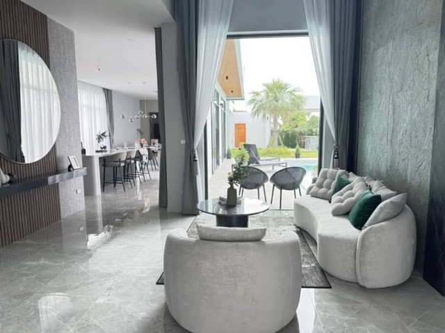 พลูวิลล่าหรูสไตล์โมเดิร์น ซอยทุ่งกลม-ตาลหมัน พัทยา บางละมุง ชลบุรี FP-H01090