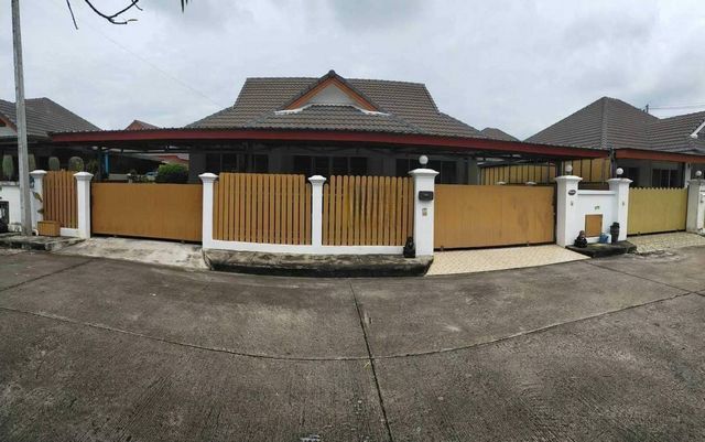 ให้เช่า 14,000 บาท/เดือน ขาย 2.5 ล้าน 59 ตรว. #สันผักหวาน #หางดง บ้านเดี่ยวชั้นเดียว ห่างจากสนามบิน 10 นาที เฟอร์นิเจอร์ครบ พร้อมเข้าอยู่