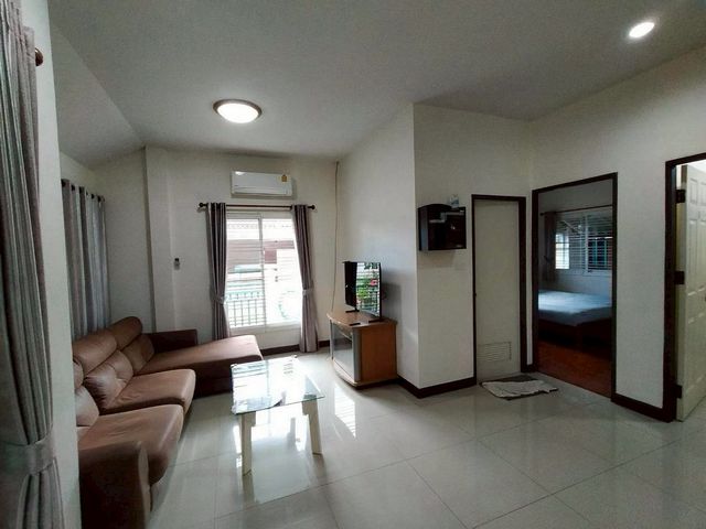 ให้เช่า 14,000 บาท/เดือน ขาย 2.5 ล้าน 59 ตรว. #สันผักหวาน #หางดง บ้านเดี่ยวชั้นเดียว ห่างจากสนามบิน 10 นาที เฟอร์นิเจอร์ครบ พร้อมเข้าอยู่