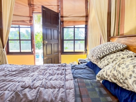 ประกาศขายบ้านพักวิลล่า 5 ห้องนอน พร้อมบ้านพัก 3 หลัง มีสระว่ายน้ำ เนื้อที่ 2 งาน ตลิ่งงาม อ.เกาะสมุย สุราษฎร์ธานี ขายบ้านสมุย