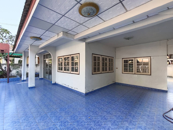 ให้เช่าบ้านเดี่ยว 2ชั้น70วา 5 ห้องนอน 3 ห้องน้ำ แอร์ เฟอร์นิเจอร์บางส่วน ถนน พหลโยธิน ใกล้ห้างเมเจอร์  ราคาเช่า 25,000 บ/ด