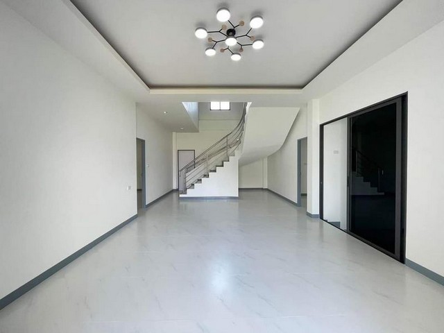 บ้านสร้างใหม่ 2 ชั้น เนื้อที่กว้าง น้ำไม่ท่วม บรรยากาศดี สันทราย