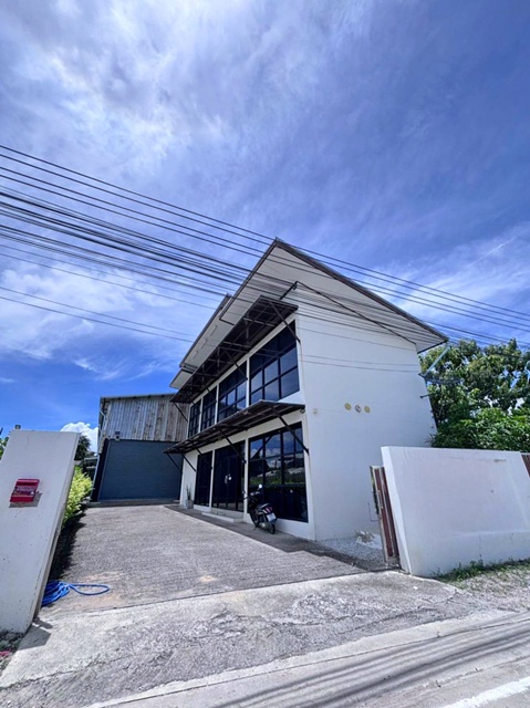รพ.บ้านฉาง 4.5 กม ขาย-เช่าโกดังพร้อมออฟฟิศ 2 ชั้น 605ตร.ม.สุขุมวิท นิคมระยอง 4.3 กม. เหมาะทำโรงงาน หรือคลังสินค้า เนินกระปรอก