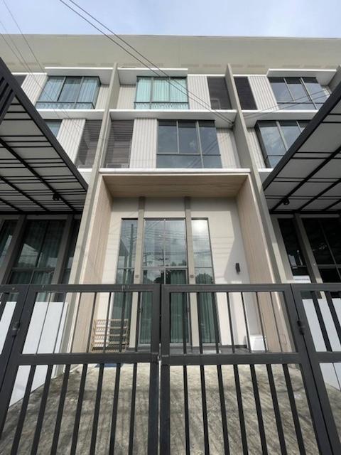 ให้เช่าออฟฟิศทาวน์โฮม 3.5 ชั้น 20.3 ตรว. ติดหมู่บ้านพาทิโอ พหลโยธิน ใกล้สนามบินดอนเมือง