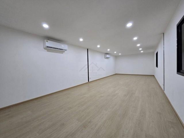 ให้เช่าโกดังพร้อมออฟฟิศ 2 ชั้น 192 ตรม. ซ.ศรีนครินทร์24 ใกล้ MRT ศรีนุช (จดทะเบียนบริษัทได้)