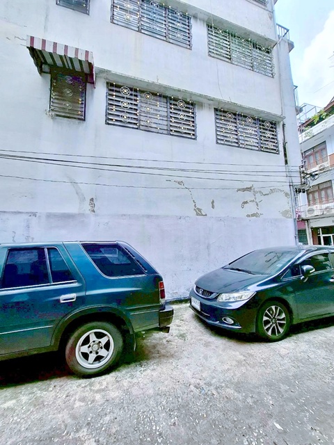 กรุงเกษม  สะพานพระราม8 450ม. MRT วัดมังกร 3.3 กม.ให้เช่าอาคารพาณิชย์ 4 ชั้น ตลาดนางเลิ้ง 1.3 กม. ถนนข้าวสาร 1.6 กม.