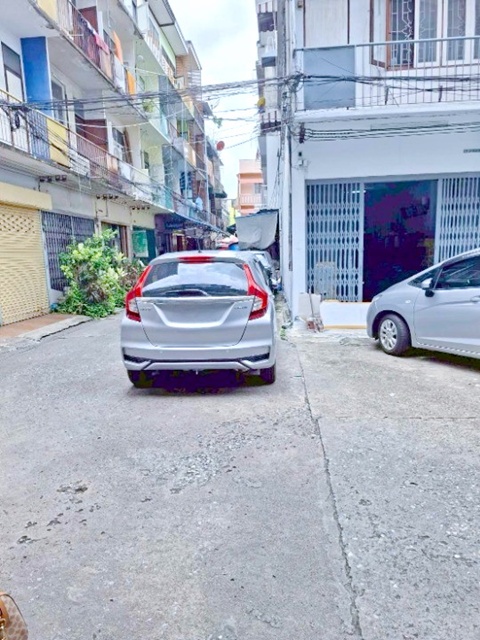 สะพานพระราม8 450ม.  MRT วัดมังกร 3.3 กม. กรุงเกษม  ให้เช่าอาคารพาณิชย์ 4 ชั้น ตลาดนางเลิ้ง 1.3 กม. ถนนข้าวสาร 1.6 กม.