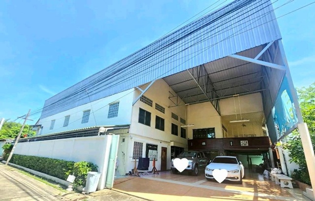 MRTโชคชัย 4 3กม.รร.สตรีวิทยา2 1.2 กม.ซ.นาคนิวาส 49-53 ให้เช่าโกดัง ออฟฟิศ 3 ชั้น+ชั้นลอย 200 ตร.วา. 1,180 ตร.ม