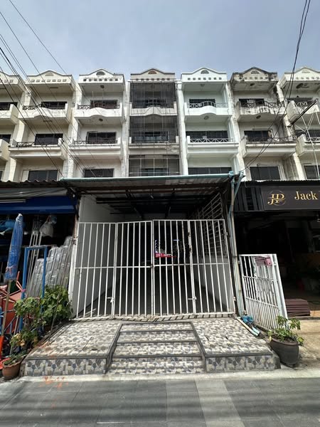 HR2728ให้เช่าตึกแถว 4.5 ชั้น ย่านนวลจันทร์ 36 ใกล้เลียบด่วนรามอินทรา เหมาะทำออฟฟิศ ร้านค้า หรือคลินิก