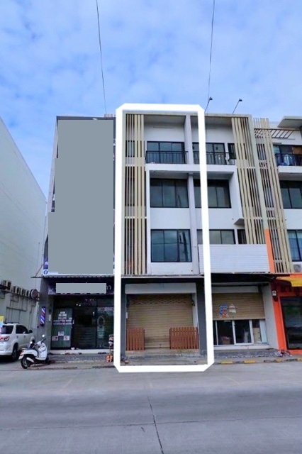 หน้านิคม ตลาดนครฉลองกรุง500ม. ติดถนนใหญ่  ม.เจ้าคุณทหารลาดกระบัง 3.8 กม.4 นอน รร.วัดทิพพาวาส 1กม. อาคารพาณิชย์ 4ชั้น 23ตร.วา. 370ตร.ม.  