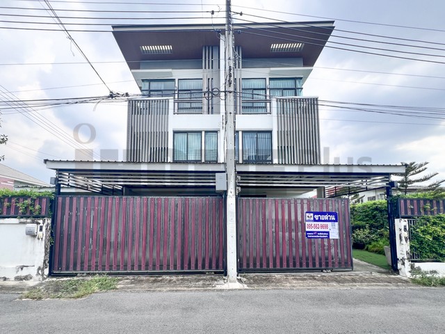 ทาวน์โฮมแฝด 3 ชั้น 72.1 ตร.ว.ย่านโชคชัย4 สตรีวิทยา 2 โครงการ Cozy by BNTD สตรีวิทยา 2 ซอย 15