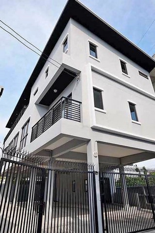 ให้เช่าสำนักงานใกล้เดอะไนน์ ย่านพัฒนาการ หัวหมาก สวนหลาง  3ชั้น ย่าน พระราม9ซอย50