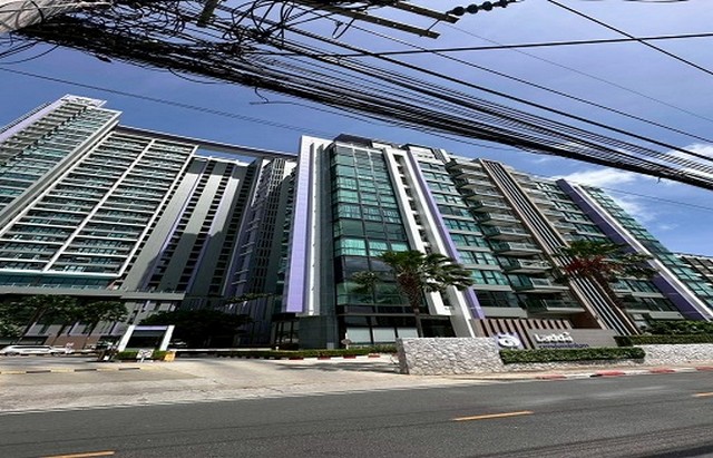 TEL:088-559 5199 คุณเอLine:https://line.me/ti/p/C0eGe0whLXให้เช่าคอนโด Ladda Plus ศรีราชาวิวทะเลสุดปัง ชั้น 9 วิวทะเลขนาด 35 ตร.ม.ราคาเช่าเพียง 12,000 บาท/เดือนล่วงหน้า1เดือน มัดจำ2เดือนจุดเด่นห้องนี้- ระเบียงหันหน้าออกทะเล รับลมเย็น วิวสวยตลอดวัน- เฟอร์นิเจอร์ครบ พร้อมเข้าอยู่- เครื่องใช้ไฟฟ้าครบ (แอร์, ทีวี, ตู้เย็น, ไมโครเวฟ, เครื่องซักผ้า)สิ่งอำนวยความสะดวกในโครงการ- สระว่ายน้ำ / ฟิตเนส / ที่จอดรถ- ระบบร