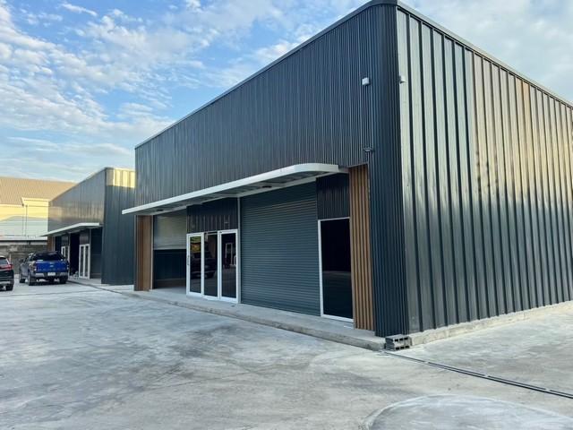 ให้เช่าโกดัง 136 ตรม. ย่านทาวน์อินทาวน์ เลียบด่วน เหมาะทำสต็อกสินค้า ออฟฟิศ Warehouse