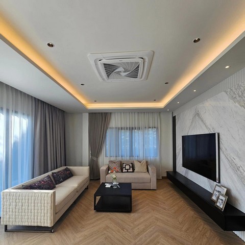 ให้เช่าบ้านเดี่ยว 2ชั้น  Centro บางนา เฟส 1 ที่ดิน 74.4 ตรว พื้นที่ใช้สอย 289 ตรม Size ใหญ่สุด วิวสระว่ายน้ำ