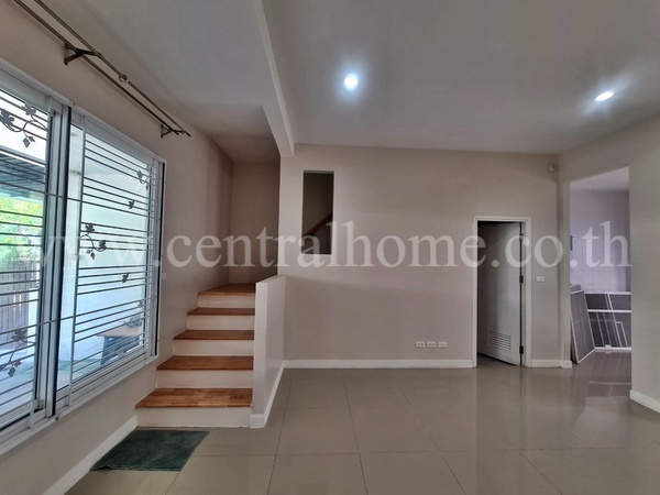 ลดราคา ทาวน์โฮม ดีไลท์ เดอลอฟท์ เมืองเอก - ม.รังสิต ราคาถูก