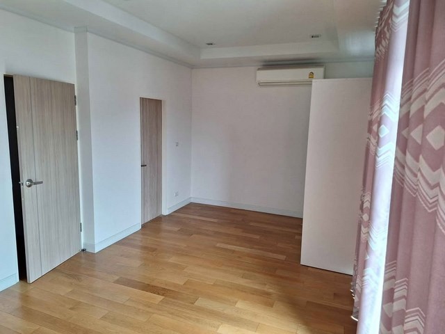 ให้เช่า  บ้านแฝด 46 ตร.วา 4 ห้องนอน  4 ห้องน้ำ  ศุภาลัยเอสเซนต์ ลาดพร้าว 107 ใกล้เดอะมอล บางกะปิ