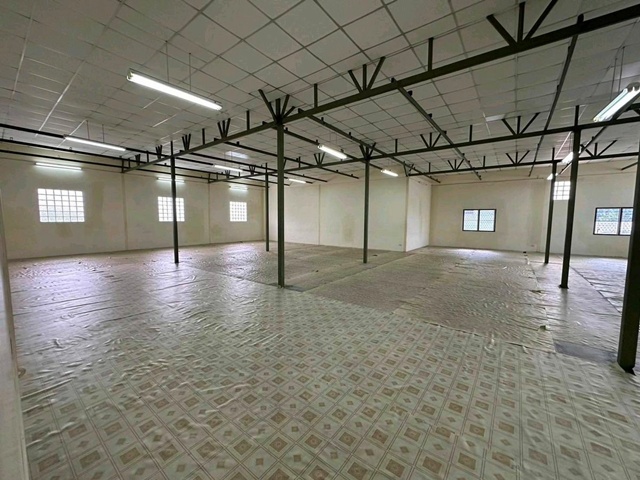 MRTโชคชัย 4 3กม.ออฟฟิศ 3 ชั้น+ชั้นลอย ให้เช่าโกดัง 198 ตร.วา. 1,176 ตร.ม รร.สตรีวิทยา2 1.2 กม.ซ.นาคนิวาส 49-53