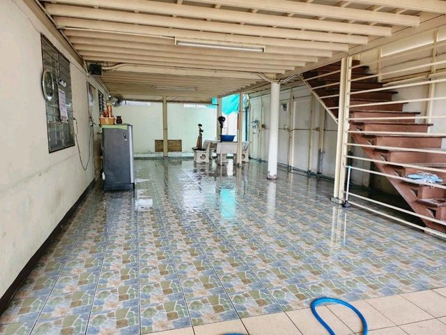 MRTโชคชัย 4 3กม.ออฟฟิศ 3 ชั้น+ชั้นลอย ให้เช่าโกดัง 198 ตร.วา. 1,176 ตร.ม รร.สตรีวิทยา2 1.2 กม.ซ.นาคนิวาส 49-53