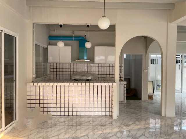 ให้เช่าบ้านเดี่ยว2ชั้นรีโนเวทใหม่ ถนน สุธิสาร แอร์4เครื่อง มี3ห้องนอน3ห้องน้ำ ราคาเช่า65,000บาท ใกล้MRTสุทธิสาร ถนนสุทธิสารวินิจฉัยรายละเอียด-บ้าน 2 ชั้นห้องหัวมุม เนื้อที่ 40 ตารางวา-มี 3 ห้องนอน 3 ห้องน้ำ-แอร์ 4 เครื่อง เฟอร์นิเจอร์บางส่วน-เครื่องทำน้ำอุ่น-จอดรถ 3-4  คัน***ราคาเช่าเดือนละ65,000บาท***ติดต่อคุณอรัญญา Tel. 094-239-2464, 089-510-3665Line : 0895103665www.LtcPropertythai.comมีบ้านและทาวน์เฮาส์หลายทำเลขาย-ใ