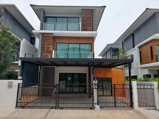 ให้เช่าบ้านเดี่ยว ใกล้รถไฟฟ้า  สถานี ลาดพร้าว 101 สายสีเหลือง ศุภาลัยเอสเซนต์ ลาดพร้าว 107  ใกล้ เดอะมอล บางกะปิ , ห้างแมคโคร