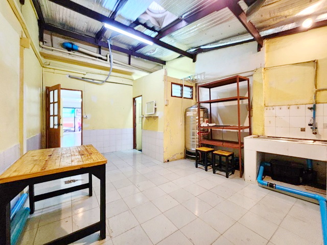 พหลโยธิน BTSสะพานควาย 640มพญาไท ร้านอาหารให้เเช่าร้านอาคาร 3.5 ชั้น 18 ตร.วา. 232ตร.ม. BTSอารีย์ 1 กม.ประดิพัทธ์ 11-22 