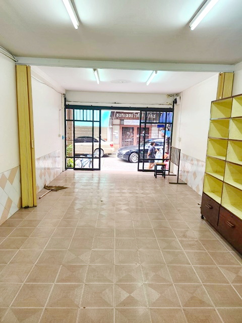 ให้เเช่าร้านอาคาร 3.5 ชั้น ประดิพัทธ์ 11-22 พญาไท ร้านอาหาร พหลโยธิน BTSสะพานควาย 640ม.  19ตร.วา. 239ตร.ม. BTSอารีย์ 1 กม.