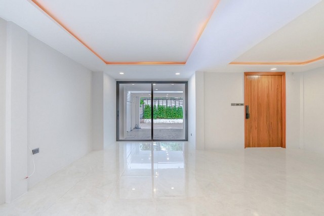 ขาย ทาวน์เฮ้าส์ 2 ชั้น ใจกลางเอกมัยซอย 12 ดีไซน์ใหม่ โมเดิร์น พร้อมเข้าอยู่