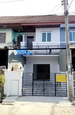 ขายหมู่บ้านฉัตรไพลิน สิ่งอำนวยความสะดวก ตำบลระแหง อำเภอลาดหลุมแก้ว จังหวัดปทุมธานี ที่ตั้ง : หมู่บ้านฉัตรไพลิน ตำบลระแหง อำเภอลาดหลุมแก้ว จังหวัดปทุมธานี 12140https://maps.app.goo.gl/nL32WHW186ZJ1aiF6ขนาดพื้นที่ :  16 ตารางวารายละเอียด2 ชั้น 2 ห้องนอน 2 ห้องน้ำ 1 ห้องครัว 1 ห้องนั่งเล่น ขายหมู่บ้านฉัตรไพลิน สิ่งอำนวยความสะดวกที่แถมให้ (เตาแก๊ส/เครื่องดูดควัน/ปั๊มน้ำ/แทงค์น้ำ)สถานที่ใกล้เค