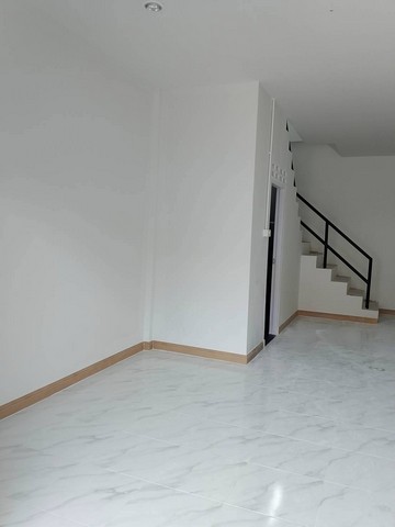 ขายหมู่บ้านฉัตรไพลิน สิ่งอำนวยความสะดวก ตำบลระแหง อำเภอลาดหลุมแก้ว จังหวัดปทุมธานี