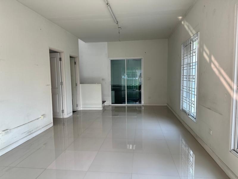 ขายทาวน์เฮ้าส์มือสอง อำเภอบางบัวทอง จังหวัดนนทบุรี  โครงการ เดอะโมดิช บางบัวทอง