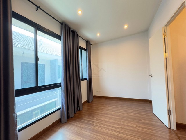 ขายทาวน์โฮม 3 ชั้น 181 ตรม. โครงการ ศุภาลัย เอสเซ้นส์ ลาดพร้าว 107 ใกล้รถไฟฟ้าสีเหลือง **ไม่เคยเข้าอยู่