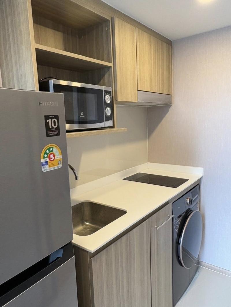 Life Rama 4 Asoke safe spacious peaceful 34th floor Klong Toei MRT