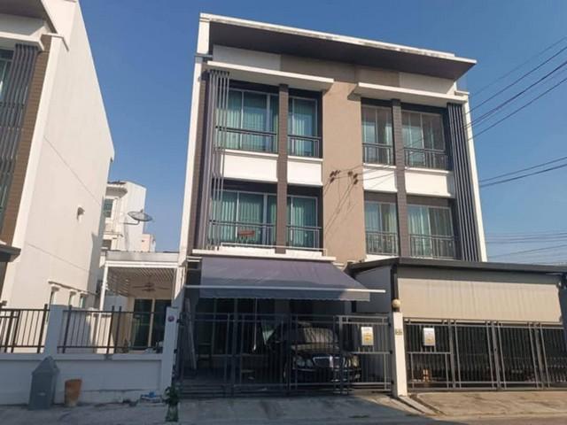 ให้เช่าทาวน์โฮม 3 ชั้น 3 ห้องนอน โครงการบ้านกลางเมือง โชคชัย 4 ถนนโชคชัย 4 ซอย 50 