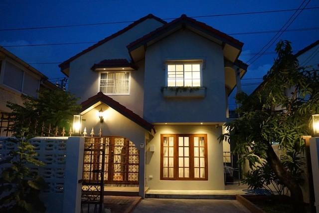 ให้เช่าบ้านเดี่ยว 2 ชั้น 3 ห้องนอน ย่านเลียบด่วน ทาวน์อินทาวน์ เหม่งจ๋าย ใกล้ นานาชาติสิงคโปร์ นานาชาติฝรั่งเศส