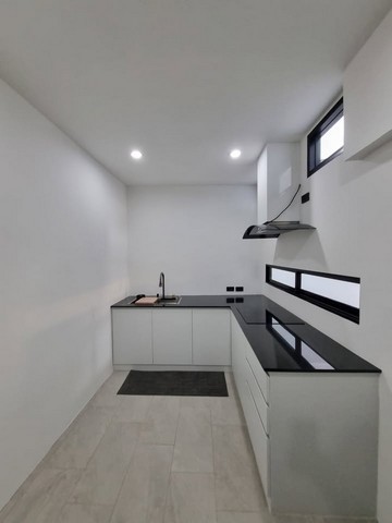 ให้เช่าบ้านเดี่ยว 2 ชั้นใกล้เพียง 5 นาทีถึงเอกมัย-ทองหล่อ และเพียง 1 นาทีขึ้นทางด่วนพัฒนาการ ซอยพัฒนาการ 12