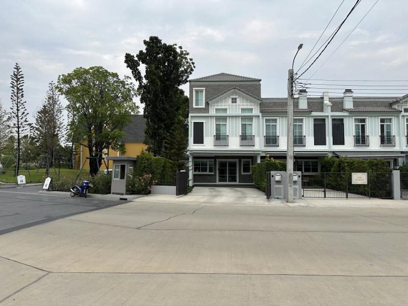 HR2745ให้เช่าทาวน์โฮม 2.5 ชั้น หลังมุม โครงการ Indy 2 บางนา - รามคำแหง 2 ใกล้ทางด่วน เดินทางสะดวก