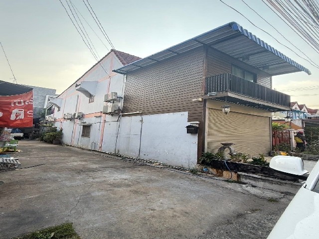 ขายทาวน์เฮ้าส์ 2 ชั้น ทำเลดี หลังริม เนื้อที่ 20 ตารางวา 4นอน 2น้ำ มีพื้นที่จอดรถด้านข้าง