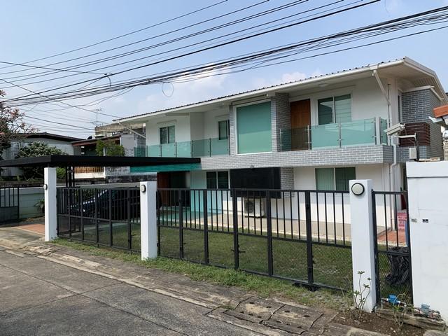 ให้เช่าบ้านเดี่ยว 2 ชั้น 450 ตรม. ใจกลางเมืองลาดพร้าว ซอยเสนานิคม1 สภาพสวย ทำเลดี