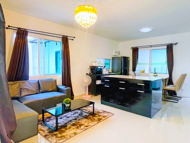 ตลาดนัดเกาะแก้ว  500 ม. ภูเก็ต IKEA 1.68กม. รร.นานาชาติ บริติช 600 ม.ให้เช่าทาวน์โฮม 2 ชั้น 29ตร.วา. 232ตร.ม.