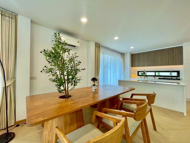 ขายคฤหาสน์ พัฒนาการ 67-71 3-4นอน  ARLบ้านทับช้าง2.3กม. บ้านเดี่ยวหรู 2 ชั้น ใหม่ทั้งหลัง 76ตร.วา. 306ตร.ม.พร้อมเฟอร์ 3 น้ำ