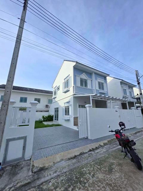 อมตะฝั่งดอนหัวฬ่อ ศุขประยูร ใหญ่มาก 4นอน ไม่เคยอยู่ ให้เช่าบ้านเดี่ยว 2 ชั้น  ตลาดหนองตำลึง 1.6กม. 42ตร.วา.162ตร.ม. 2 น้ำ