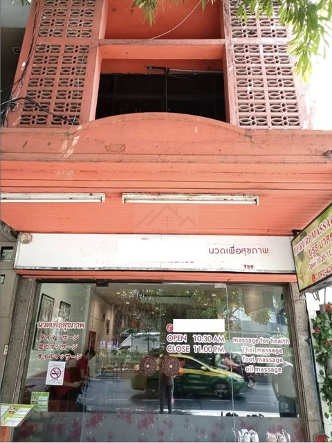 ให้เช่าอาคารพาณิชย์ 3 ชั้น 1 คูหา ติดหน้าถนนเมน สุขุมวิท ใกล้ Emquatier ใกล้  BTS พร้อมพงษ์ ทำเลดีมาก มีคนสัญจรไปมา แหล่งอาศัยของชาวต่างชาติ