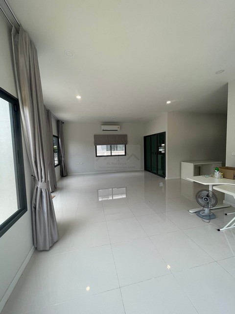 ให้เช่าบ้านเดี่ยวหรู 2 ชั้น 230 ตรม. 4 ห้องนอน หมู่บ้านแกรนด์บริทาเนีย Grand Britania พระราม 9 - กรุงเทพกรีฑา ใกล้ทางด่วน มอเตอร์เวย์