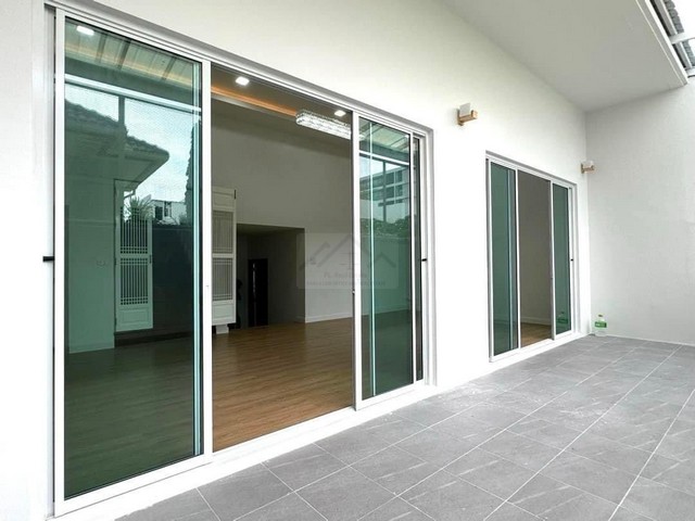 ขายทาวน์เฮ้าส์ 3 ชั้นเล่นระดับ ขนาดใหญ่ สุขุมวิท 31 ย่านสุขุมวิท ทองหล่อ พร้อมพงษ์ ตกแต่งพร้อมอยู่