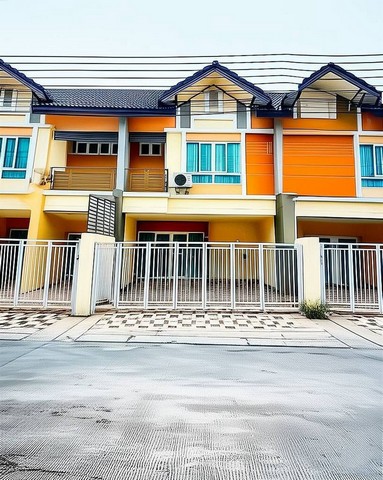 TEL:088-559 5199 คุณเอLine:https://line.me/ti/p/C0eGe0whLXขายทาวน์โฮม 2 ชั้น The Palm City Hill Pattayaทำเลทองบนถนนชัยพรวิถี 25 – ใกล้เมืองพัทยา เพียง 10 นาทีถึงหาดที่ตั้ง: ต.หนองปลาไหล อ.บางละมุง จ.ชลบุรีราคาพิเศษเพียง 2.4 ล้านบาท เท่านั้นขนาดที่ดิน 21 ตร.วา / หน้ากว้าง 5.7 ม.พื้นที่ใช้สอย 96.8 ตร.ม.4 ห้องนอน | 3 ห้องน้ำ | ที่จอดรถ 1 คันต่อเติมครัว Built-in + ห้องนอนชั้นล่าง + Built-in ผนังทีวีของแถมจัดเต็ม- แอร์ 4 เครื่อง- โซฟาห้องนั่งเล่น- เฟ