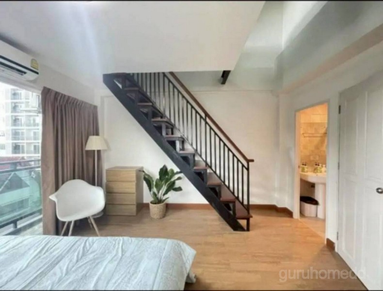 ให้เช่าทาวน์เฮ้าส์ 3 ชั้น พร้อมดาดฟ้า ใจกลางรัชดา ใกล้ MRTรัชดาภิเษก 4ห้องนอน 3ห้องน้ำ เฟอร์นิเจอร์ครบ พร้อมเข้าอยู่ - ghd000697R