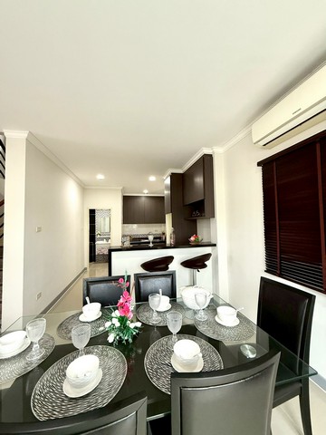 บ้านแฝด 2 ชั้น บ้านดิอารีเต้ เนินพลับหวาน   แถวตลาดผู้ใหญ่กุ่ย