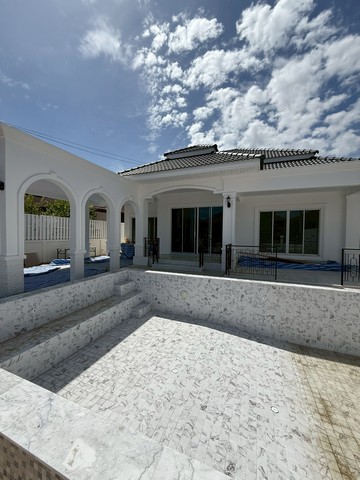 บ้าน PMC 3 เมืองพัทยา อำเภอบางละมุง ชลบุรี  เฟอร์นิเจอร์และเครื่องใช้ไฟฟ้าครบ เฟอร์นิเจอร์บิวอินทุกห้อง